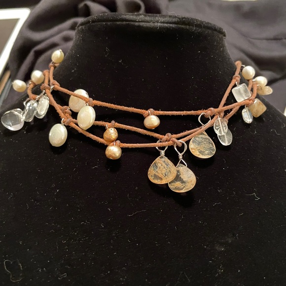 Lariat with mother of pearl, crystals and peach pearls from a designer locally.. - Picture 2 of 3